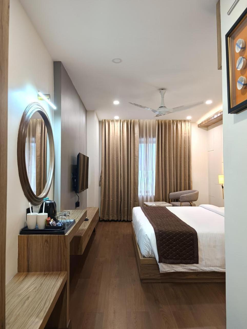 Heavens Garden Empire Hotell Guwahati Exteriör bild