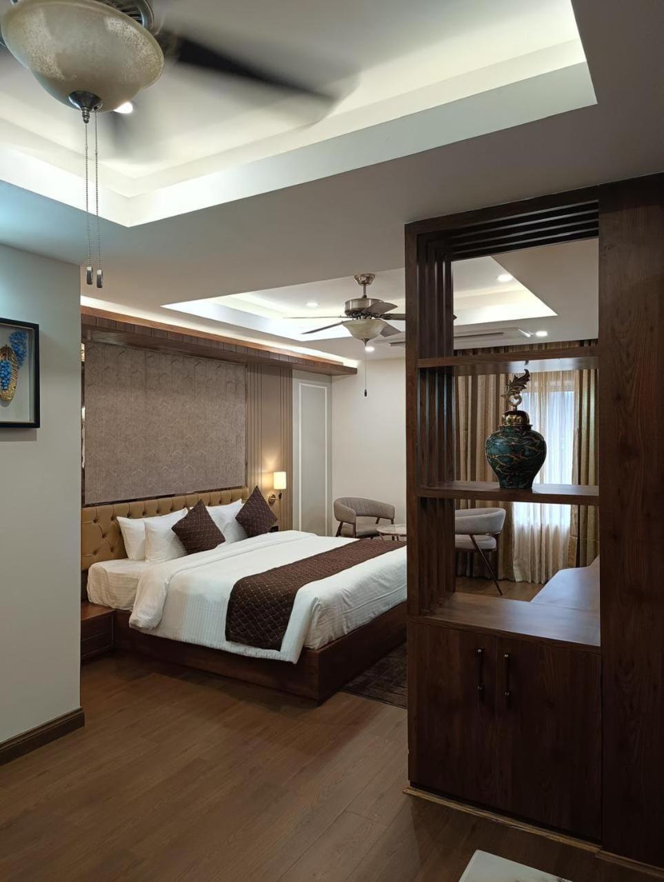 Heavens Garden Empire Hotell Guwahati Exteriör bild