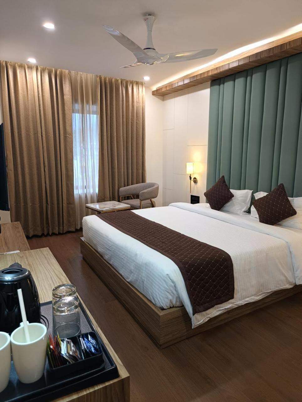 Heavens Garden Empire Hotell Guwahati Exteriör bild