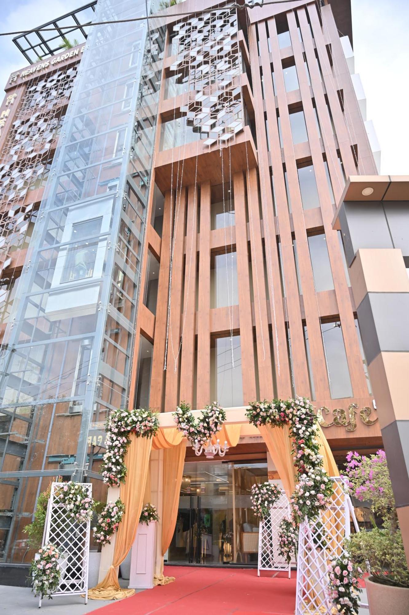 Heavens Garden Empire Hotell Guwahati Exteriör bild