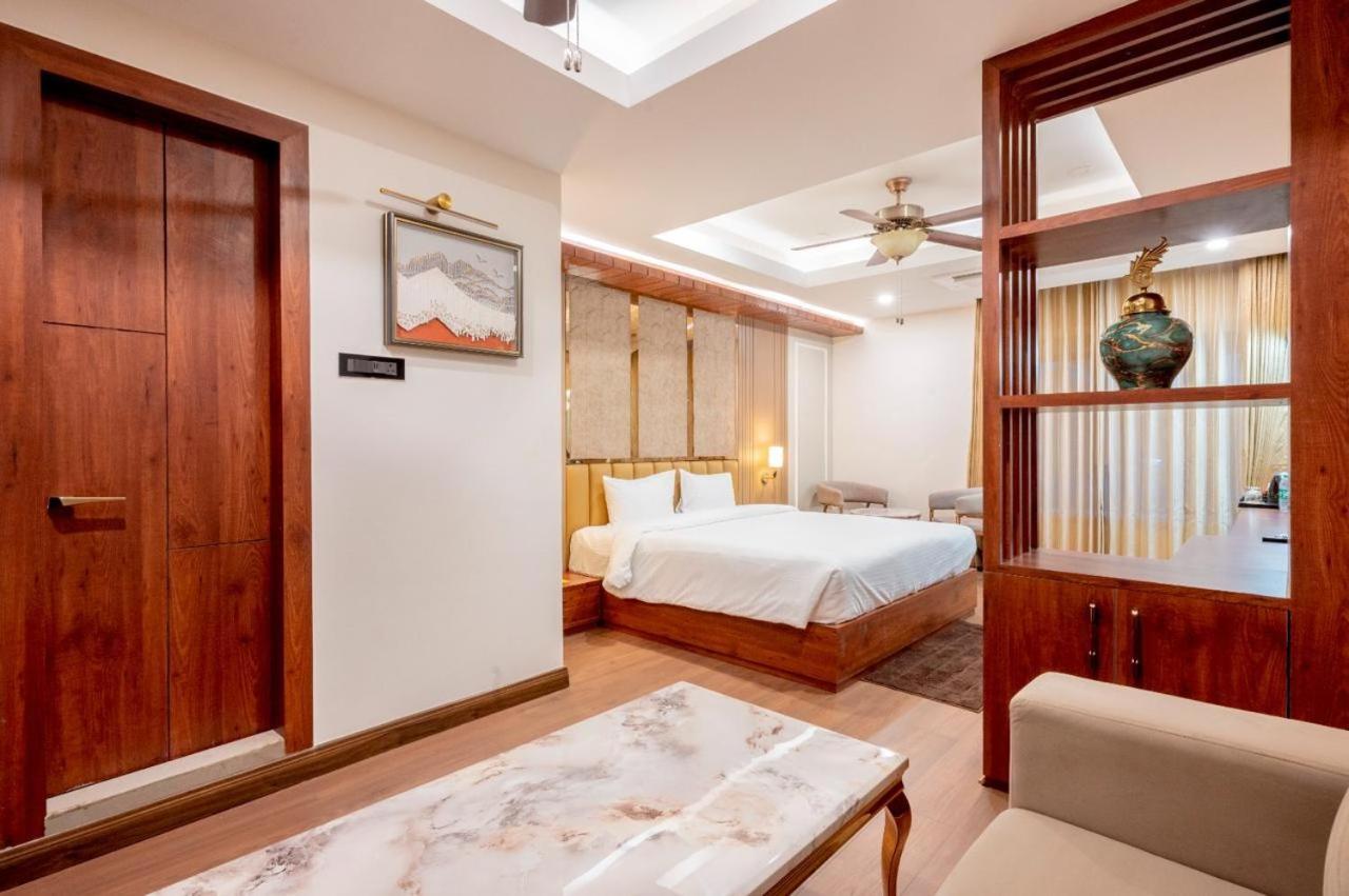 Heavens Garden Empire Hotell Guwahati Exteriör bild