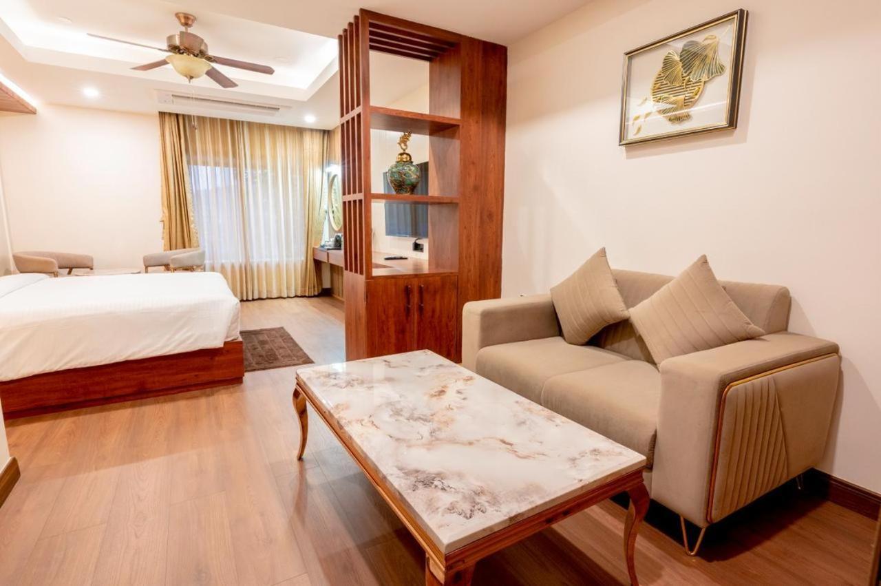 Heavens Garden Empire Hotell Guwahati Exteriör bild