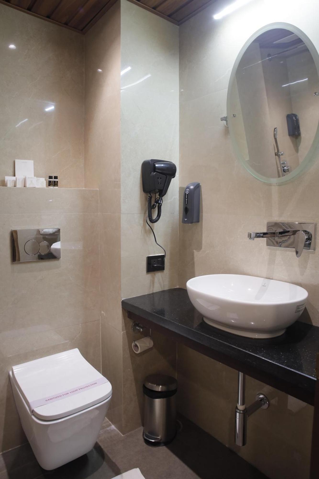 Heavens Garden Empire Hotell Guwahati Exteriör bild