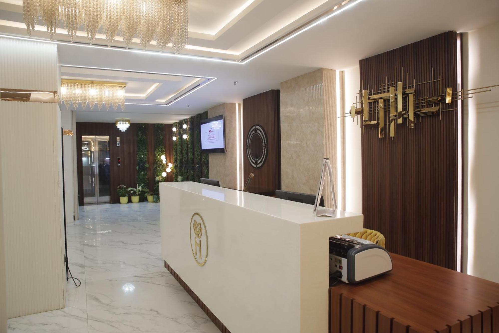 Heavens Garden Empire Hotell Guwahati Exteriör bild