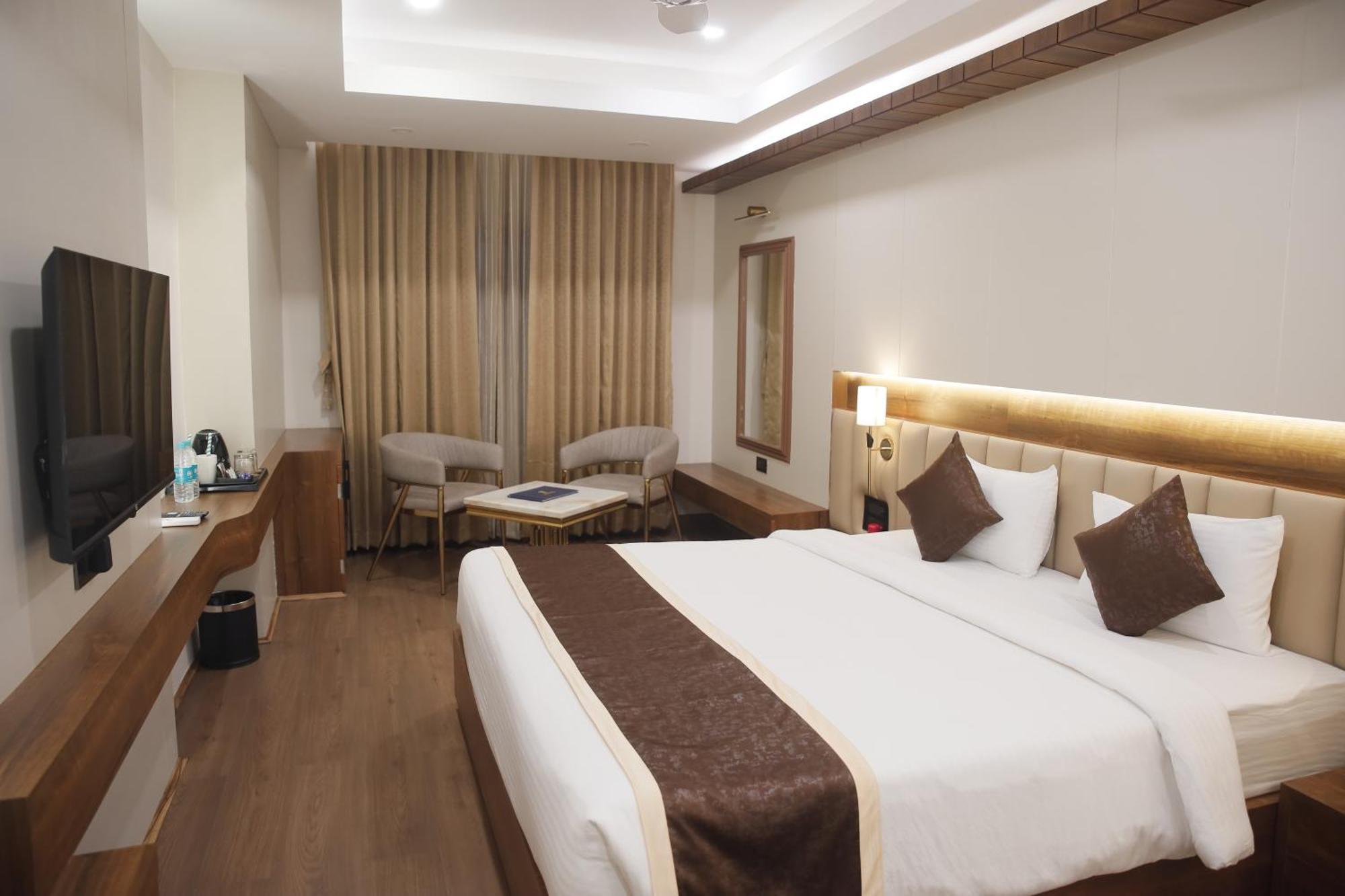 Heavens Garden Empire Hotell Guwahati Exteriör bild