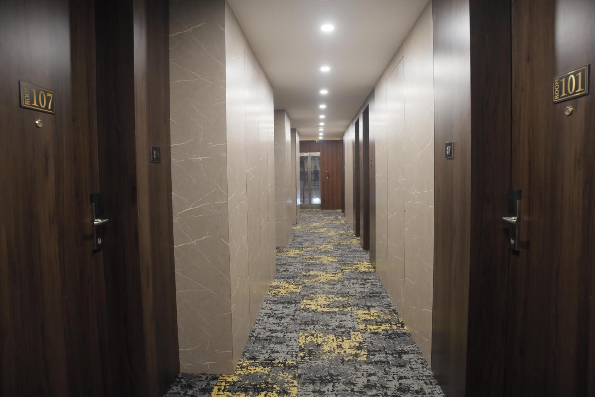 Heavens Garden Empire Hotell Guwahati Exteriör bild