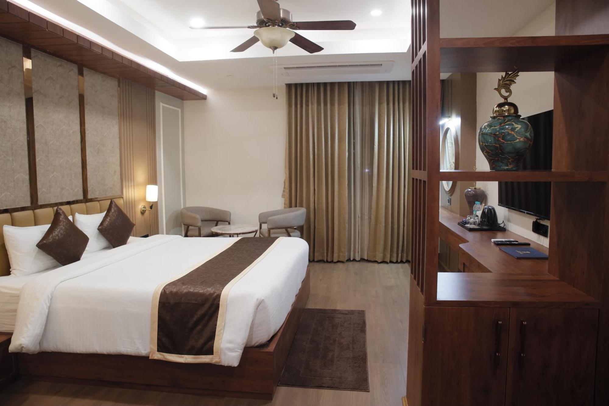Heavens Garden Empire Hotell Guwahati Exteriör bild